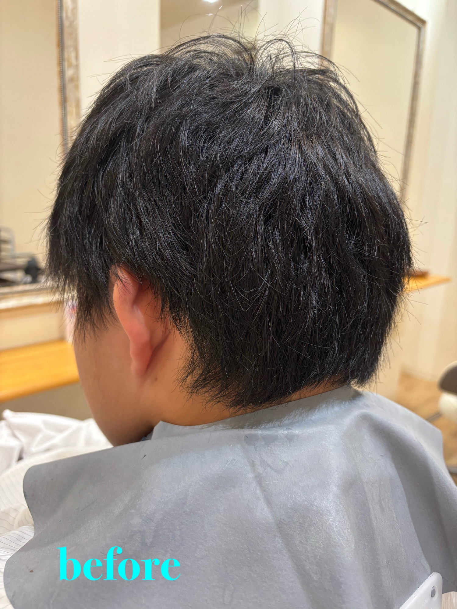 施術前の状態。髪を伸ばしかけで、全体的に重たさやボサボサ感が出ているメンズヘア