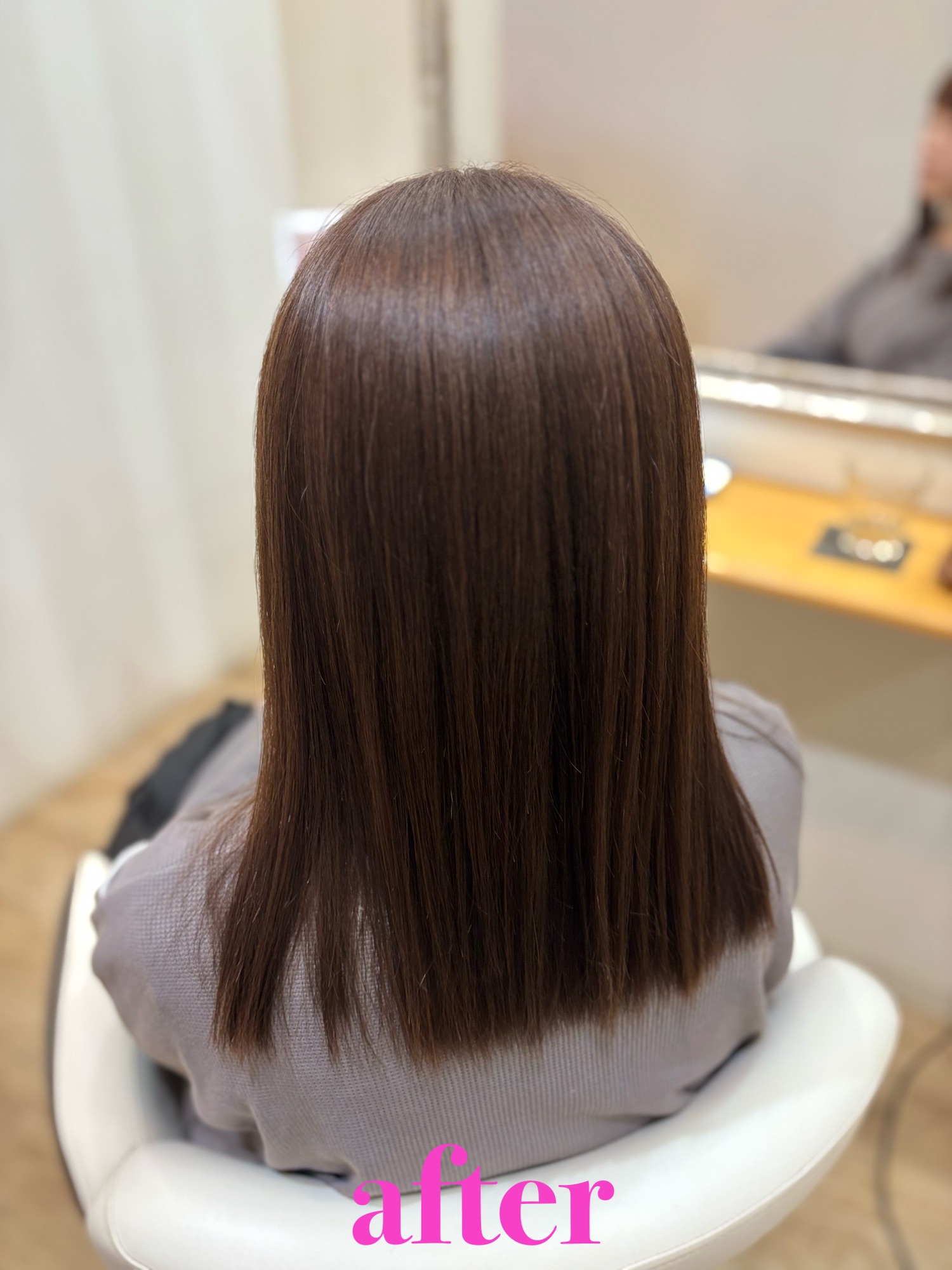 髪質改善ストレートの仕上がり。細胞レベルの修復で、ずっと触っていたくなる艶髪へ
