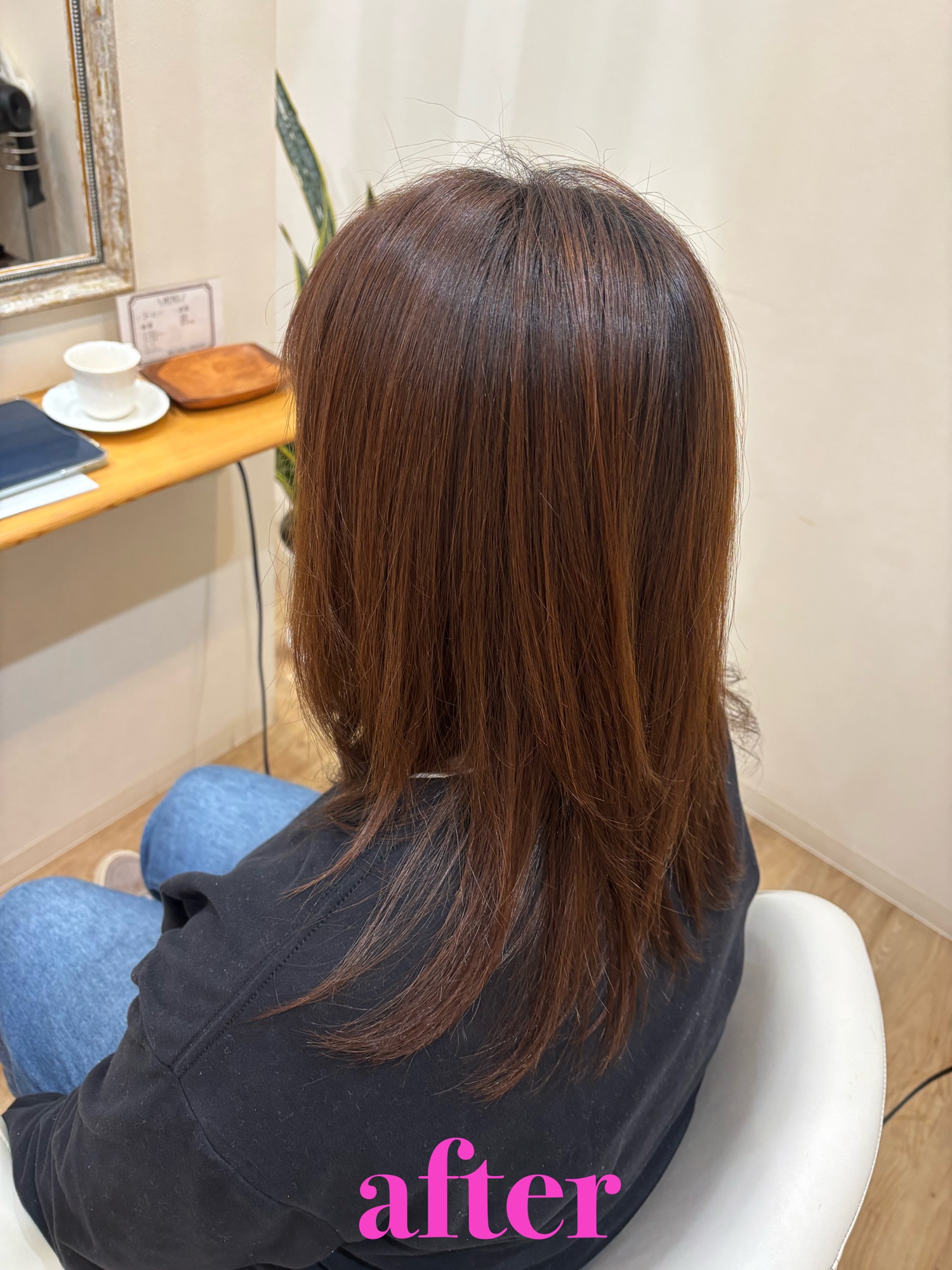髪質改善ストレートの仕上がり。ツヤサラでまとまりやすく、首回りに美しいくびれができた小顔シルエット