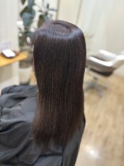 髪質改善メニューで細胞レベルから元気を保ち、毛先まで潤うロングヘアの艶髪