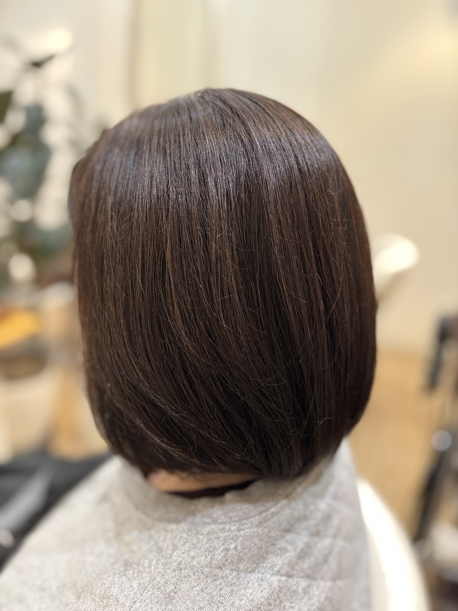 定期的なカラーリングでもダメージを感じさせない、美しい丸みとツヤのあるボブスタイル
